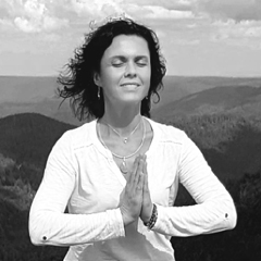 Alena, professeur chez Sélest'Yoga